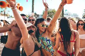 איביזה עם חברים